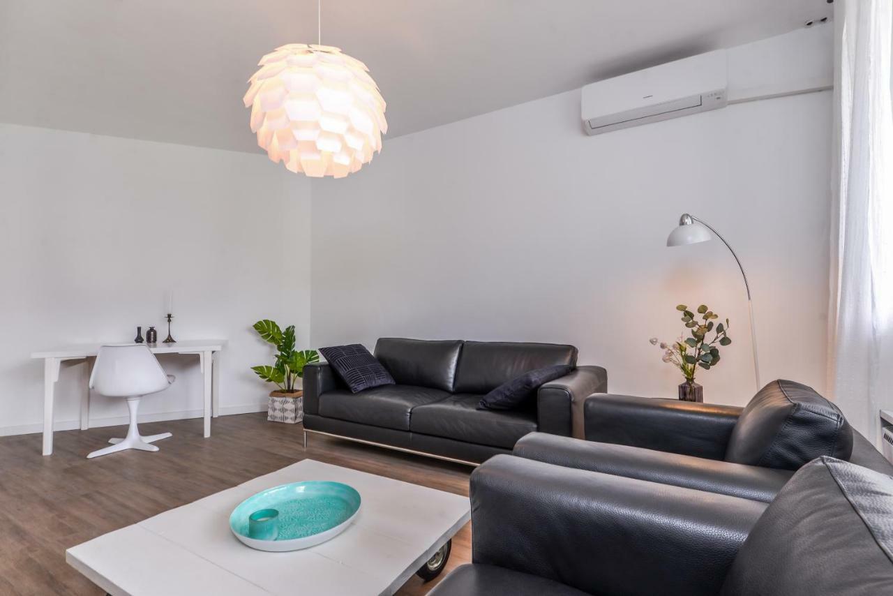 66 Apartment - Stylish Two Bedroom In Lozenets District By Flat Mаnager София Экстерьер фото